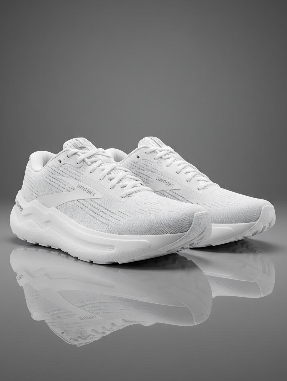 Brooks Ghost Max 2 Mens Size 10 Running Walking Shoes Bright White Max Cushion